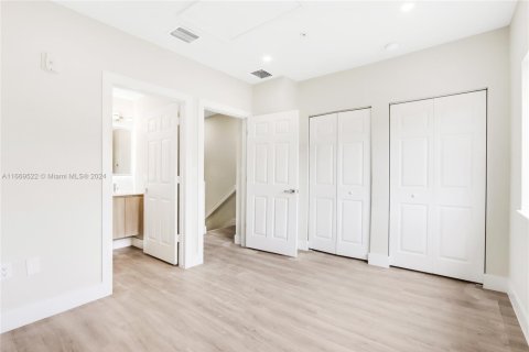 Condo in Miami, Florida, 2 bedrooms  № 1763811 - photo 13