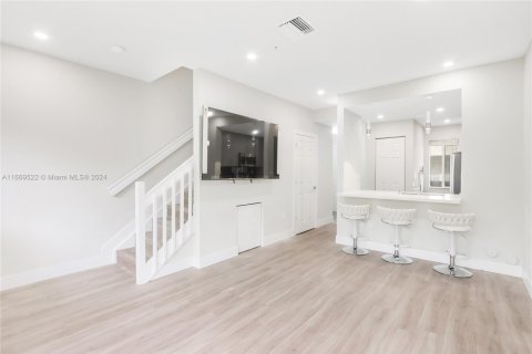 Condo in Miami, Florida, 2 bedrooms  № 1763811 - photo 6