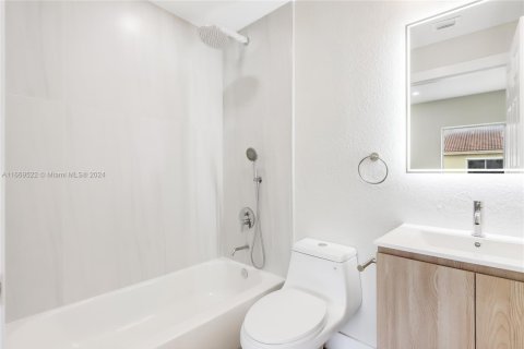 Condo in Miami, Florida, 2 bedrooms  № 1763811 - photo 15