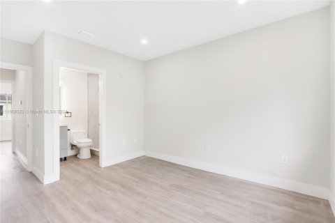 Condo in Miami, Florida, 2 bedrooms  № 1763811 - photo 9