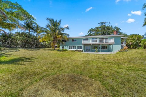 House in Jensen Beach, Florida 3 bedrooms, 345.22 sq.m. № 1224610 - photo 1