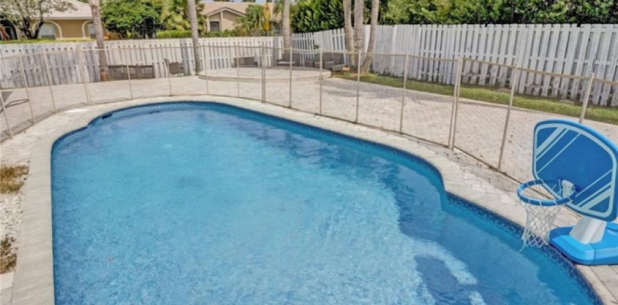 Casa en Hollywood, Florida 5 dormitorios, 278.8 m2 № 1098671