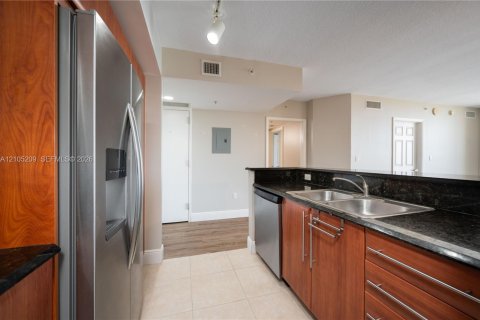 Condo in Miami, Florida, 1 bedroom  № 2415932 - photo 10