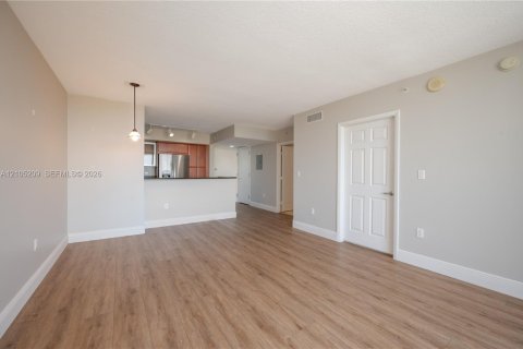 Condo in Miami, Florida, 1 bedroom  № 2415932 - photo 4