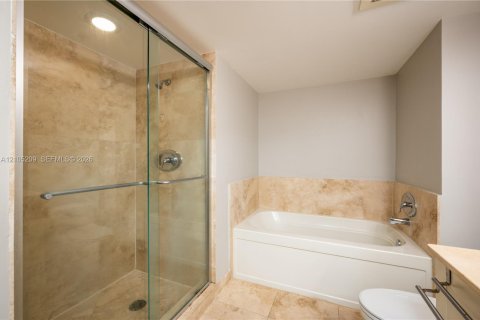 Condo in Miami, Florida, 1 bedroom  № 2415932 - photo 19