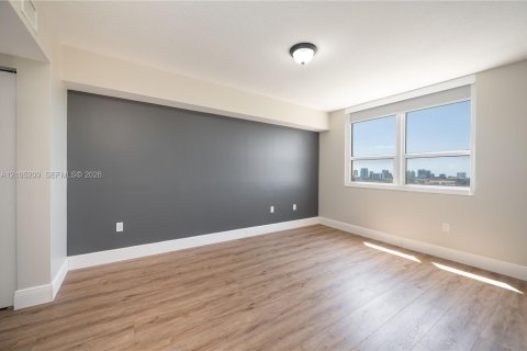 Condo in Miami, Florida, 1 bedroom  № 2415932 - photo 14