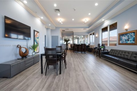 Condo in Miami, Florida, 1 bedroom  № 2415932 - photo 26