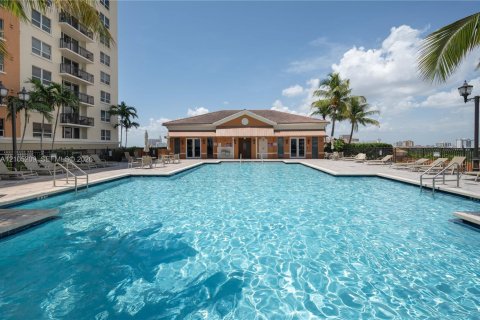 Condo in Miami, Florida, 1 bedroom  № 2415932 - photo 5