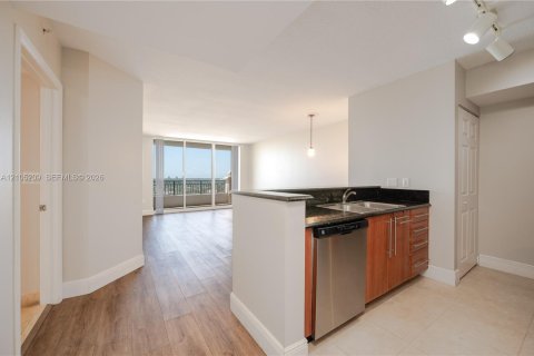 Condo in Miami, Florida, 1 bedroom  № 2415932 - photo 11