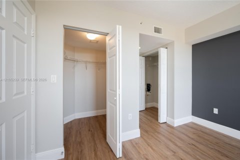 Condo in Miami, Florida, 1 bedroom  № 2415932 - photo 16