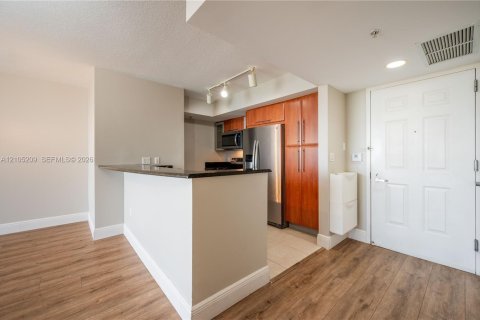 Condo in Miami, Florida, 1 bedroom  № 2415932 - photo 6