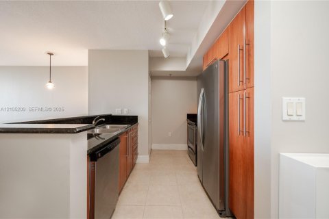 Condo in Miami, Florida, 1 bedroom  № 2415932 - photo 8