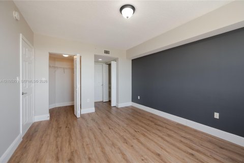 Condo in Miami, Florida, 1 bedroom  № 2415932 - photo 15