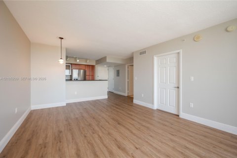 Condo in Miami, Florida, 1 bedroom  № 2415932 - photo 13