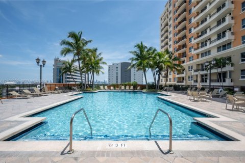 Condo in Miami, Florida, 1 bedroom  № 2415932 - photo 27