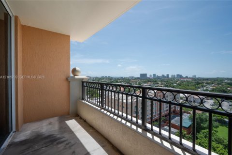 Condo in Miami, Florida, 1 bedroom  № 2415932 - photo 2