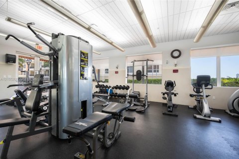 Condo in Miami, Florida, 1 bedroom  № 2415932 - photo 25