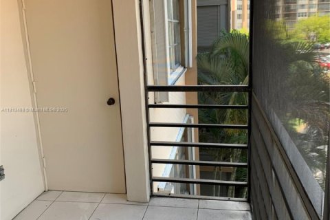 Condo in Pembroke Pines, Florida, 2 bedrooms  № 1875387 - photo 5
