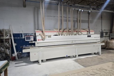 Купить коммерческую недвижимость в Майами, Флорида № 1959375 - фото 1