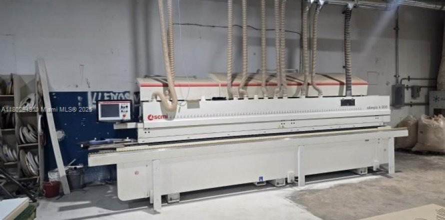 Коммерческая недвижимость в Майами, Флорида № 1959375