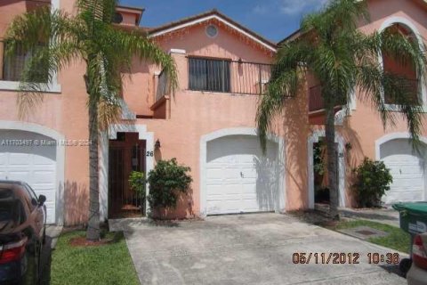 Townhouse in Miami, Florida 3 bedrooms, 154.68 sq.m. № 1811321 - photo 1