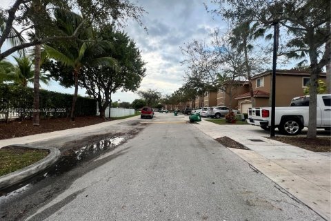 Townhouse in Cutler Bay, Florida 3 bedrooms, 120.31 sq.m. № 2052978 - photo 29