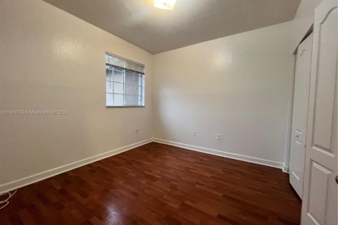 Townhouse in Cutler Bay, Florida 3 bedrooms, 120.31 sq.m. № 2052978 - photo 12