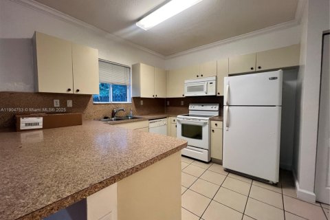 Townhouse in Cutler Bay, Florida 3 bedrooms, 120.31 sq.m. № 2052978 - photo 24