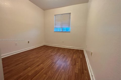 Townhouse in Cutler Bay, Florida 3 bedrooms, 120.31 sq.m. № 2052978 - photo 8