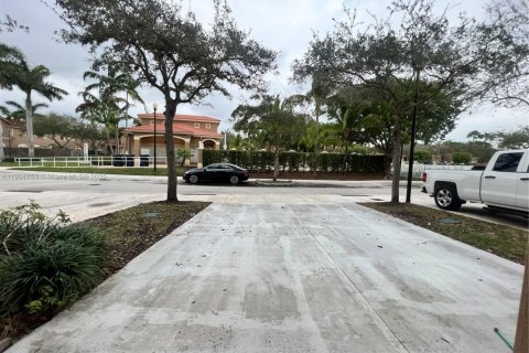 Townhouse in Cutler Bay, Florida 3 bedrooms, 120.31 sq.m. № 2052978 - photo 5