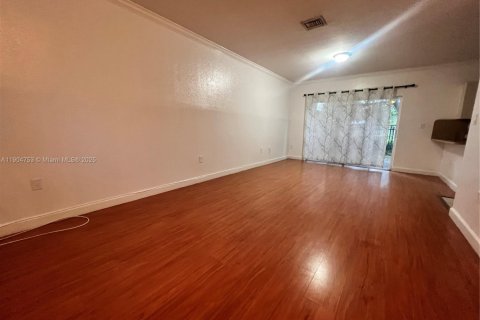 Townhouse in Cutler Bay, Florida 3 bedrooms, 120.31 sq.m. № 2052978 - photo 23