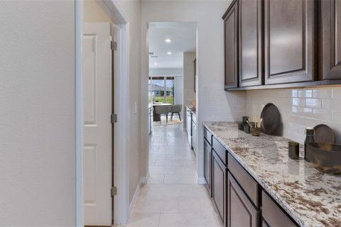 House in Bradenton, Florida 4 bedrooms, 307.79 sq.m. № 1719299 - photo 5