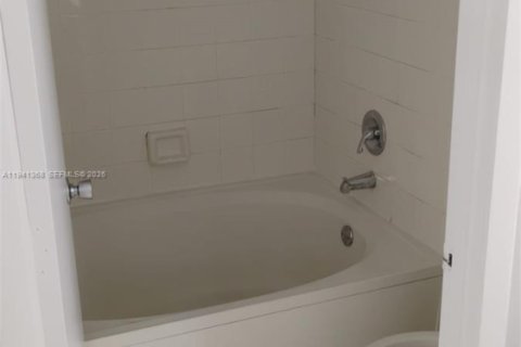 Купить кондоминиум в Плантация, Флорида 1 спальня, 63.82м2, № 2006768 - фото 7