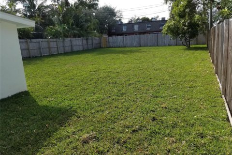 House in Davie, Florida 2 bedrooms, 67.08 sq.m. № 2377385 - photo 5