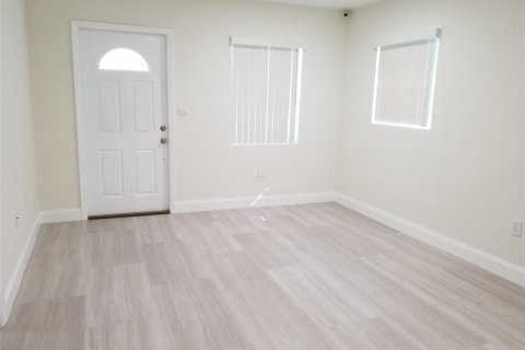 House in Davie, Florida 2 bedrooms, 67.08 sq.m. № 2377385 - photo 21