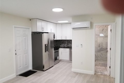 House in Davie, Florida 2 bedrooms, 67.08 sq.m. № 2377385 - photo 14
