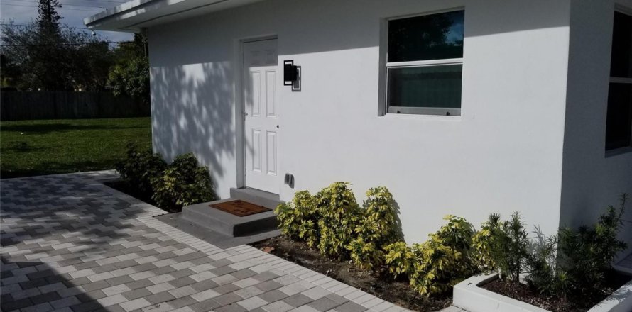 House in Davie, Florida 2 bedrooms, 67.08 sq.m. № 2377385