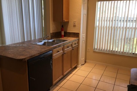 Adosado en alquiler en Margate, Florida, 3 dormitorios, 142.7 m2 № 1875689 - foto 8