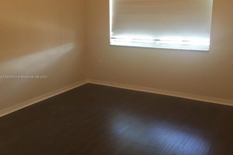 Adosado en alquiler en Margate, Florida, 3 dormitorios, 142.7 m2 № 1875689 - foto 11