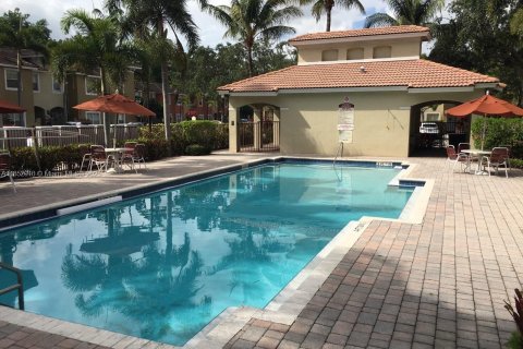 Adosado en alquiler en Margate, Florida, 3 dormitorios, 142.7 m2 № 1875689 - foto 1