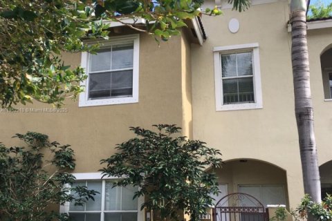 Adosado en alquiler en Margate, Florida, 3 dormitorios, 142.7 m2 № 1875689 - foto 3