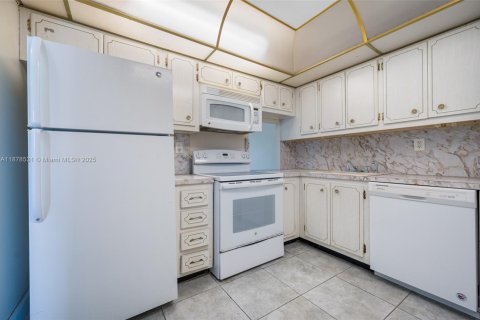 Copropriété à louer à Miami Beach, Floride: 1 chambre, 75.25 m2 № 1927654 - photo 14