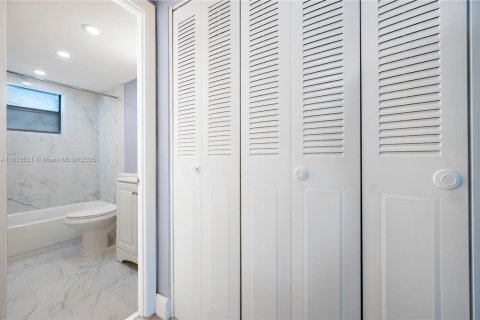 Copropriété à louer à Miami Beach, Floride: 1 chambre, 75.25 m2 № 1927654 - photo 9