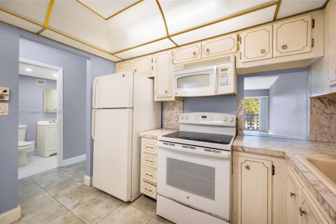 Copropriété à louer à Miami Beach, Floride: 1 chambre, 75.25 m2 № 1927654 - photo 13