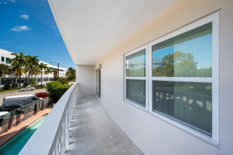 Copropriété à louer à Miami Beach, Floride: 1 chambre, 75.25 m2 № 1927654 - photo 4