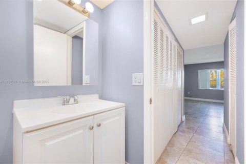 Copropriété à louer à Miami Beach, Floride: 1 chambre, 75.25 m2 № 1927654 - photo 11