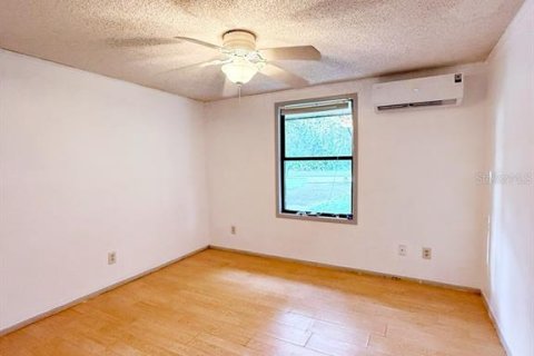 House in Dade City, Florida 3 bedrooms, 107.02 sq.m. № 1918574 - photo 4