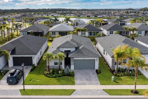 House in Wesley Chapel, Florida 4 bedrooms, 183.3 sq.m. № 2356520