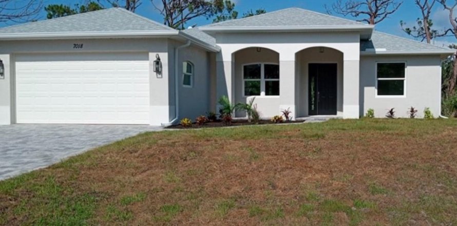 Villa ou maison à Port Charlotte, Floride 3 chambres, 160.07 m2 № 2330893
