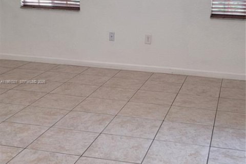 Снять в аренду таунхаус в Хомстед, Флорида 4 спальни, 171.87м2, № 2005992 - фото 16